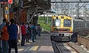 தொழில்நுட்ப கோளாறால் ரெயில் சேவை பாதிப்பு