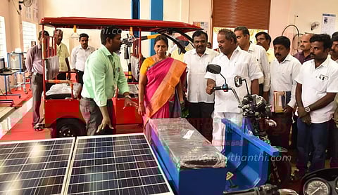 கடகத்தூர் அரசினர் தொழிற்பயிற்சி நிலையத்தில்ரூ.34.65 கோடியில், தொழில் 4.0 தொழில்நுட்ப மையம்காணொலி காட்சி மூலம் முதல்-அமைச்சர் திறந்து வைத்தார்