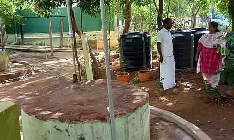 அரசு பள்ளியில் சோப்பு ஆயில் கலந்த 3 குடிநீர் தொட்டிகள் அகற்றம்