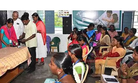 கலைஞர் மகளிர் உரிமை திட்ட பயனாளிகளை தேர்வு செய்வது எப்படி?-தன்னார்வலர்களுக்கு பயிற்சி வகுப்பு