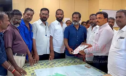 விளையாட்டு மைதானத்தில் காவலர் குடியிருப்பு கட்டுவதை எதிர்த்து மனு