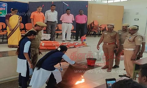 மாணவர்களுக்கு தீ தடுப்பு பயிற்சி முகாம்