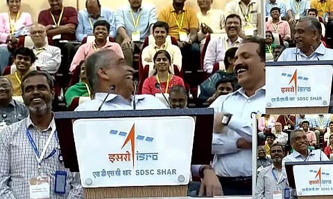 சந்திரயான்-3 விண்கலம் வெற்றி...! - பேச வார்த்தையின்றி மகிழ்ச்சியில் திளைத்த இஸ்ரோ விஞ்ஞானி