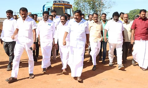 மேடை, பந்தல் அமைக்கும் இடத்தை அமைச்சர் கே.என்.நேரு ஆய்வு