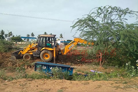 கருவேல மரங்களை அகற்றும் பணி