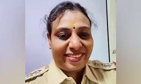 டாக்டர்களை மிரட்டி ரூ.12 லட்சம் லஞ்சம்: பணியிடை நீக்கம் செய்யப்பட்ட மகளிர் போலீஸ் இன்ஸ்பெக்டர் மீது வழக்கு