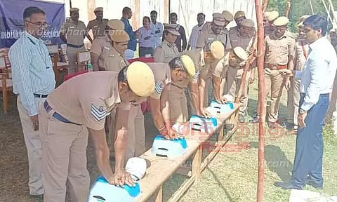 வேலூர் மத்திய ஜெயில் காவலர்களுக்கு முதலுதவி பயிற்சி