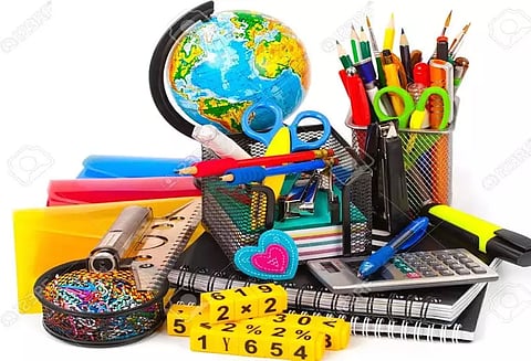 பள்ளி மாணவர்களுக்கு கல்வி உபகரணங்கள்