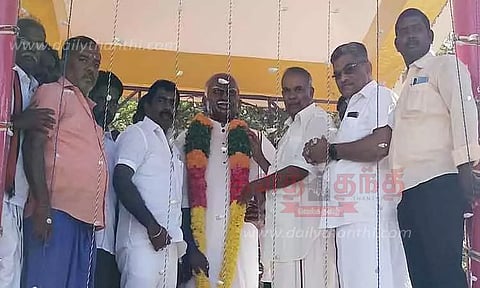 காமராஜர் சிலைக்கு சபாநாயகர் அப்பாவு மரியாதை