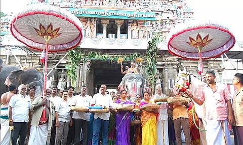 திருப்பதி ஏழுமலையானுக்கு வஸ்திர மரியாதை