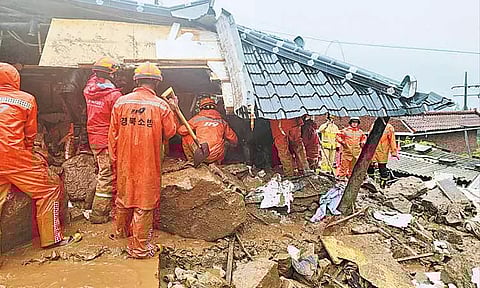 தென்கொரியாவில் கனமழையால் நிலச்சரிவு; 20 பேர் பலி