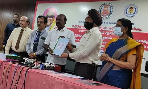 மருத்துவ படிப்புக்கான தரவரிசை பட்டியல் வெளியீடு - சேலம் மாணவி முதலிடம்