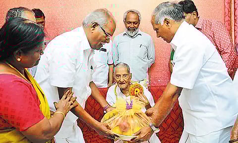 விடுதலை போராட்ட வீரரான சங்கரய்யாவுக்கு வயது 102; தலைவர்கள் வாழ்த்து