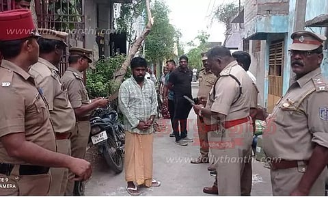 ரவுடி, கஞ்சா வியாபாரி வீடுகளில் போலீசார் அதிரடி சோதனை