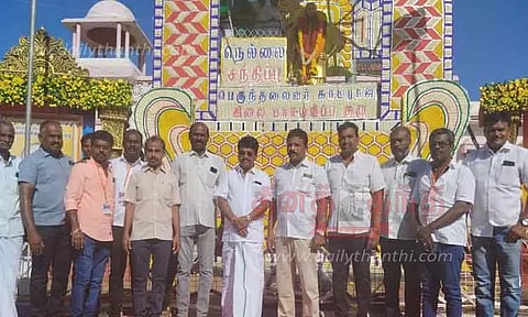 காமராஜர் சிலைக்கு தமிழ்நாடு வணிகர் சங்கங்களின் பேரமைப்பினர் மரியாதை