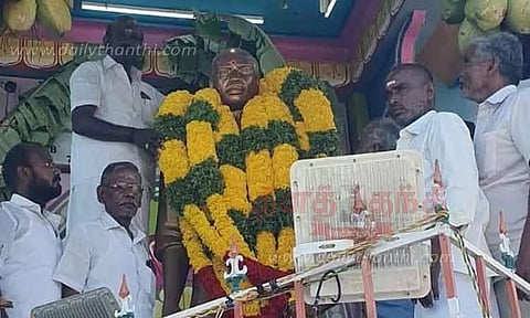 காமராஜர் சிலைக்கு இந்து நாடார் உறவின் முறை சங்கம் மரியாதை