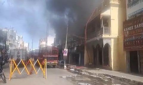 மதுரை மீனாட்சி அம்மன் கோவில் அருகே பிளாஸ்டிக் கடையில் தீ விபத்து..!