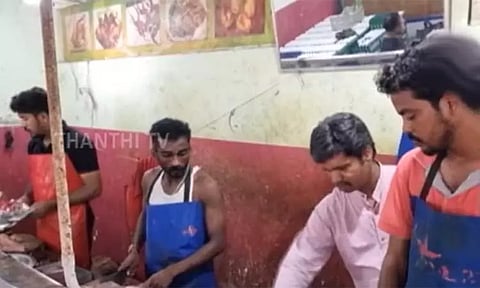 தேனியில் உணவு பாதுகாப்புத்துறை அதிகாரிகள் ஆய்வு - 10 கிலோ கெட்டுப்போன மீன்கள் பறிமுதல்