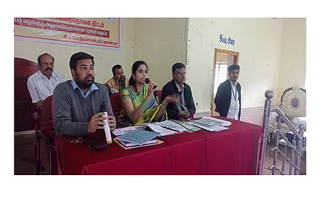 நீலகிரி மாவட்ட வருவாய் அலுவலர் கீர்த்தி பிரியதர்சினி பேசிய போது எடுத்த படம்.