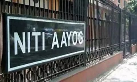இந்தியாவில் 5 ஆண்டுகளில் 13.5 கோடி பேர் வறுமையில் இருந்து மீண்டுள்ளனர் - நிதி ஆயோக் அறிக்கை