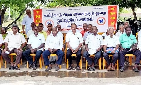அனைத்துத்துறை ஓய்வூதியர் சங்கத்தினர் தர்ணா போராட்டம்
