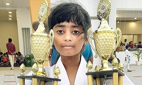 2 தங்கப்பதக்கங்களை வென்று திருச்சி மாணவி சாதனை