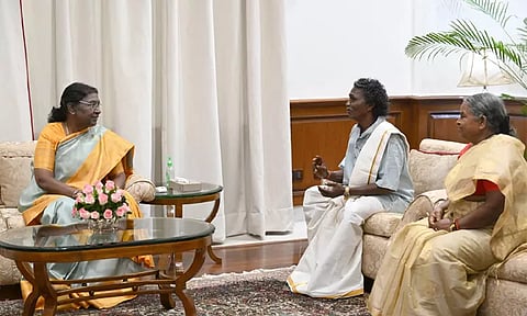 ஆஸ்கர் விருது வென்ற ஆவணப்படத்தில் இடம்பெற்ற பொம்மன் - பெள்ளி தம்பதியுடன் ஜனாதிபதி திரவுபதி முர்மு சந்திப்பு