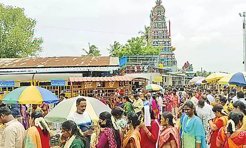 ஆடி மாதம் முதல் செவ்வாய்க்கிழமை சிறுவாபுரி முருகன் கோவிலில் பக்தர்கள் குவிந்தனர்