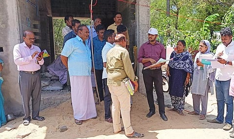 பரங்கிப்பேட்டை ஒன்றியத்தில்பிரதம மந்திரி வீடுகள் கட்டும் திட்டப்பணிகூடுதல் கலெக்டர் மதுபாலன் ஆய்வு