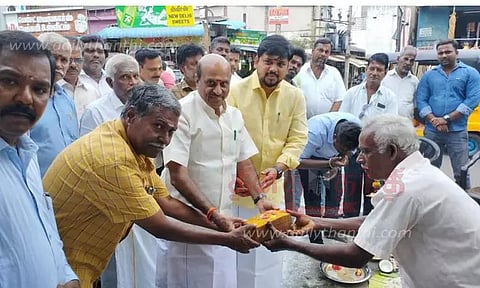 ரூ.1 கோடியில் சாலை அமைக்கும் பணி