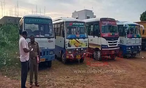 உரிய ஆவணங்கள் இன்றி இயக்கிய 6 பள்ளி வாகனங்கள் பறிமுதல்