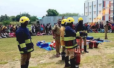 வேப்பூர் அரசு மகளிர் கல்லூரியில் தீத்தடுப்பு செயல் விளக்கம்