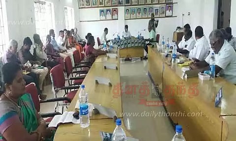 இளையான்குடியை வறட்சி பகுதியாக அறிவித்து பயிர் காப்பீட்டு தாகை வழங்க வேண்டும்-யூனியன் கூட்டத்தில் கவுன்சிலர்கள் வலியுறுத்தல்