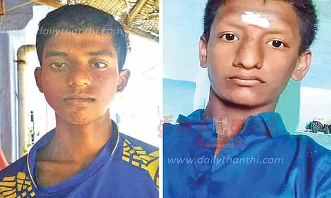 வேன்-மோட்டார் சைக்கிள் மோதல்; 2 கல்லூரி மாணவர்கள் பலி