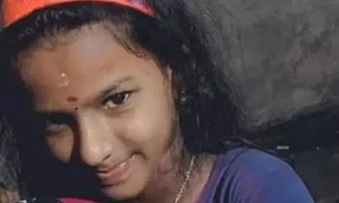 பூச்செடியில் பதுங்கி இருந்த பாம்பு கடித்து சிறுமி பலி