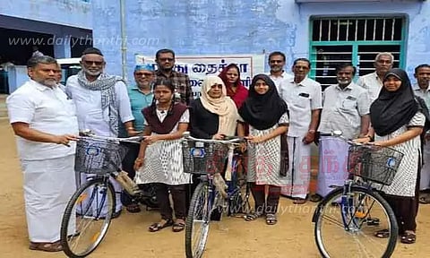 இலவச சைக்கிள் வழங்கும் விழா