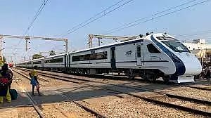 வந்தேபாரத் ரெயில் மோதி 2 எருமை மாடுகள் செத்தன