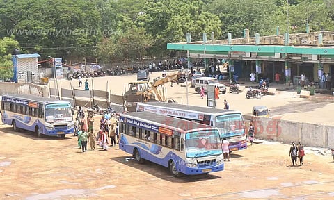 சந்தை திடல், பழைய பஸ் நிலையத்தில் இருந்து பஸ்கள் இயக்கம்