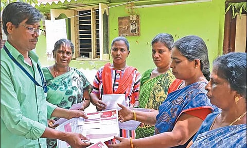 மகளிர் உரிமைத்தொகை வழங்கும் திட்டத்திற்கான விண்ணப்பங்கள் வினியோகிக்கும் பணி தொடங்கியது