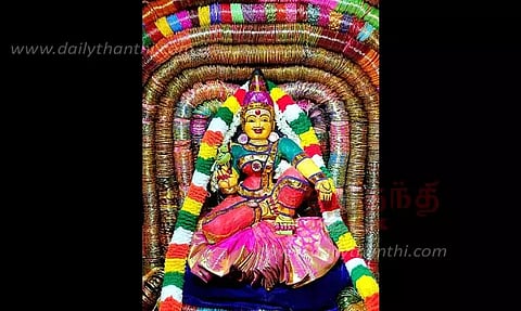 கோவில்களில் அம்மனுக்கு வளையல் அலங்காரம்