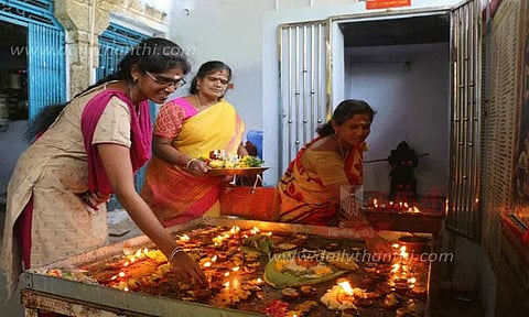 ஆடி வெள்ளிக்கிழமை: அம்மன் கோவில்களில் சிறப்பு வழிபாடு
