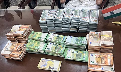 டெல்லி விமான நிலையத்தில் மிக அதிக அளவாக ரூ.10 கோடி மதிப்பிலான வெளிநாட்டு கரன்சிகள் பறிமுதல்
