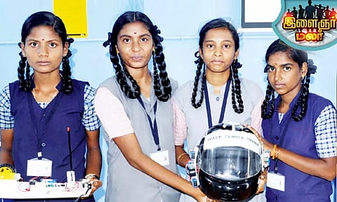 நுண்ணறிவு தலைக்கவசத்தை உருவாக்கிய அரசுப் பள்ளி மாணவிகள்..!