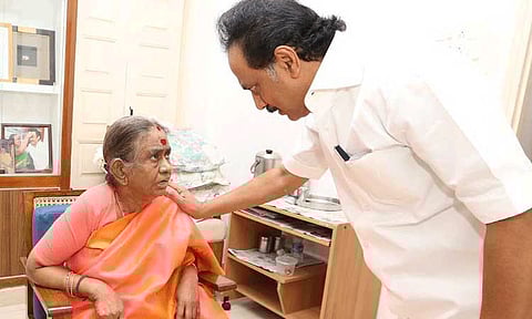 முதல் அமைச்சர் மு.க.ஸ்டாலினின் தாயார் மருத்துவமனையில் அனுமதி