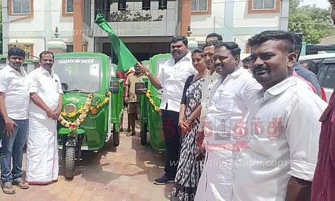 நகராட்சி தூய்மை பணிகளுக்கு பேட்டரி வாகனங்கள் வழங்கும் நிகழ்ச்சி