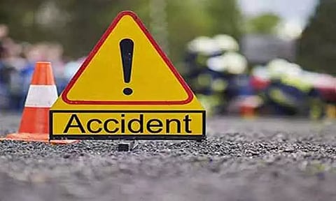 மெக்சிகோவில் பஸ் மீது லாரி மோதி 6 பேர் சாவு