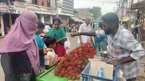 திருவாரூருக்கு விற்பனைக்கு வந்த மங்குஸ்தான், ரம்புட்டான் பழங்கள்
