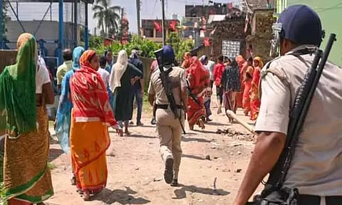 மணிப்பூரை போல மேற்கு வங்காளத்திலும் 2 பெண்களை நிர்வாணமாக்கி அடித்து உதைத்ததாக பா.ஜனதா குற்றச்சாட்டு; திரிணாமுல் காங்கிரஸ் மறுப்பு