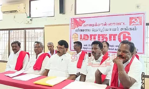 ரேஷன்கடைகளை திறந்து அத்தியாவசிய பொருட்களை வழங்க வேண்டும்