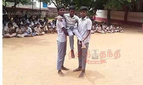 தீவிபத்தில் சிக்கியவர்களை மீட்பது எப்படி?